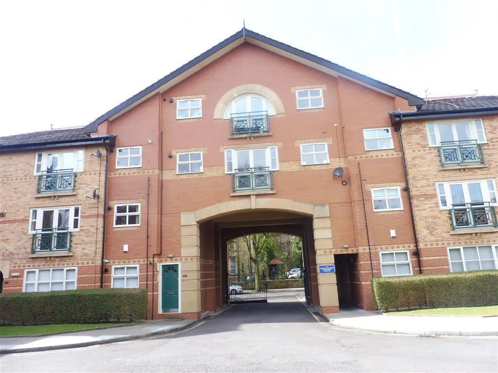 2 bed flat to rent, Brompton Avenue, L17