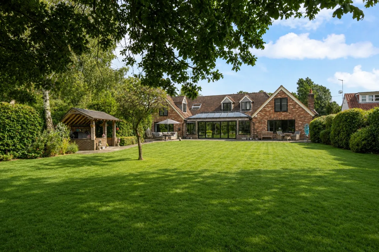 4 bed house for sale, Oxted Green, Milford, GU8