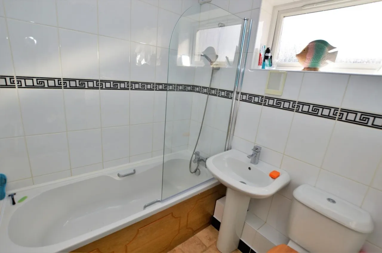 Featherby Drive, Leicester, LE2, photo 8
