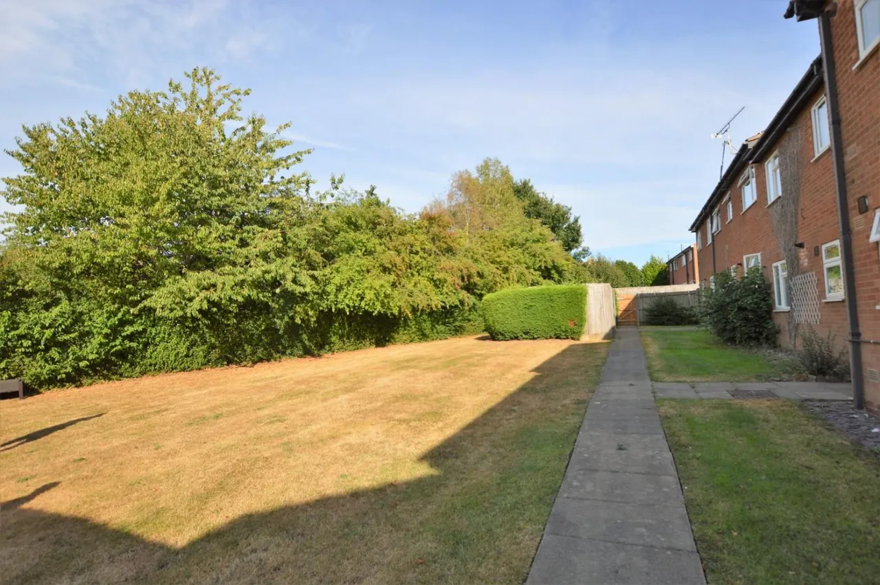 Featherby Drive, Leicester, LE2, photo 9
