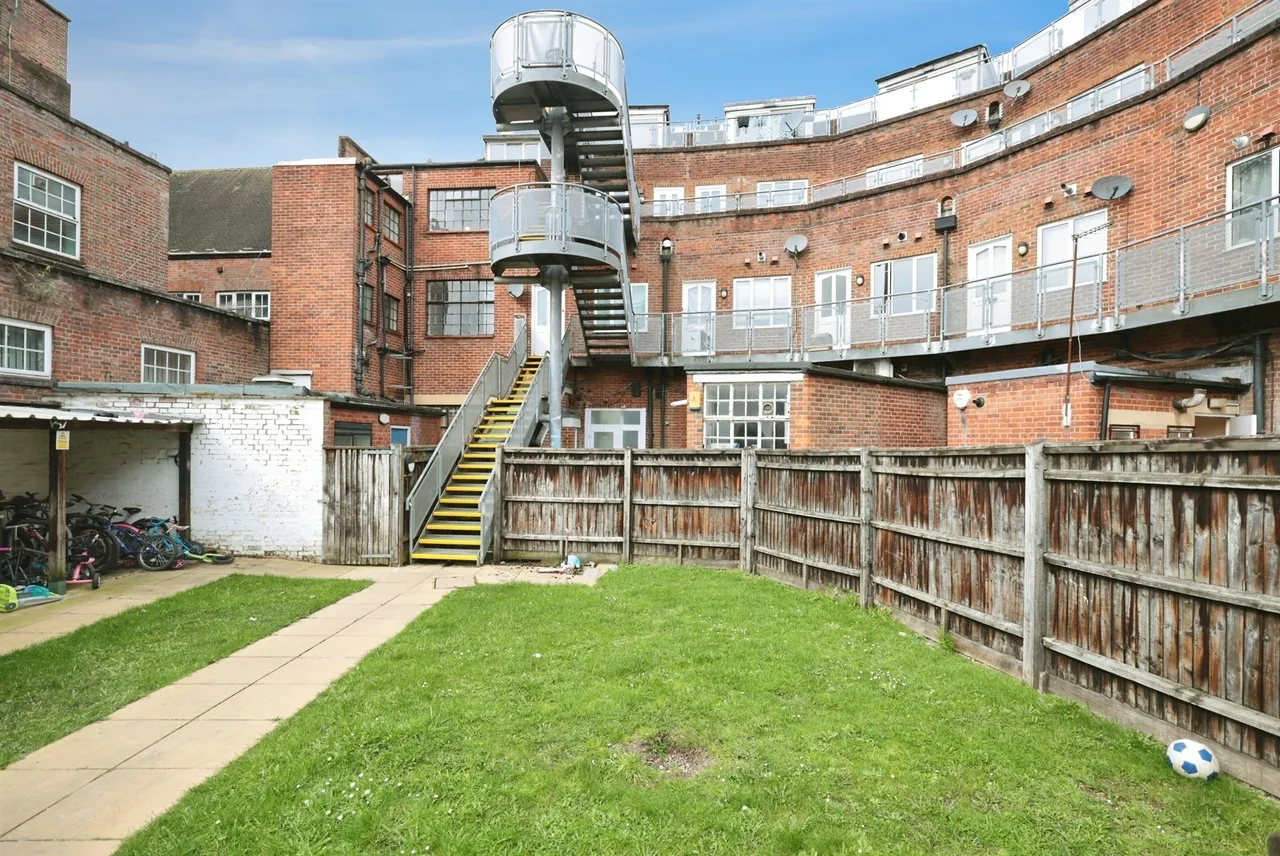 Easton Street, High Wycombe, HP11, photo 3