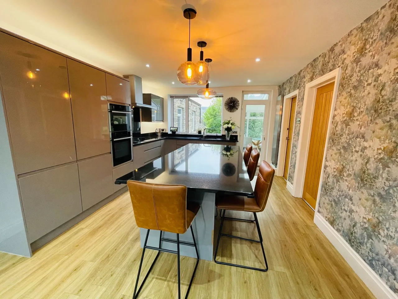 Victoria Road, Stocksbridge, photo 2