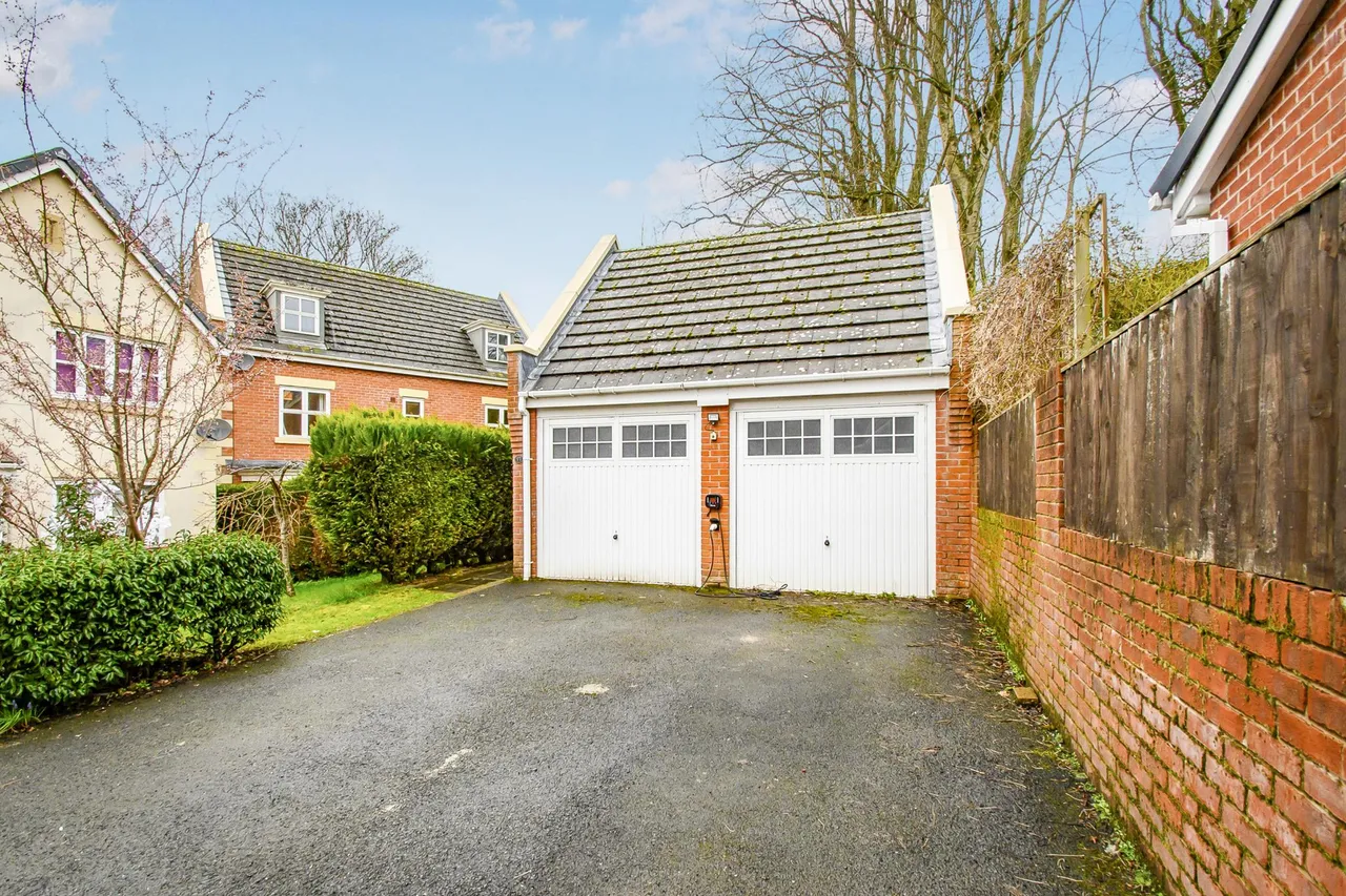 Clarendon Gardens, Bolton, BL7, photo 2