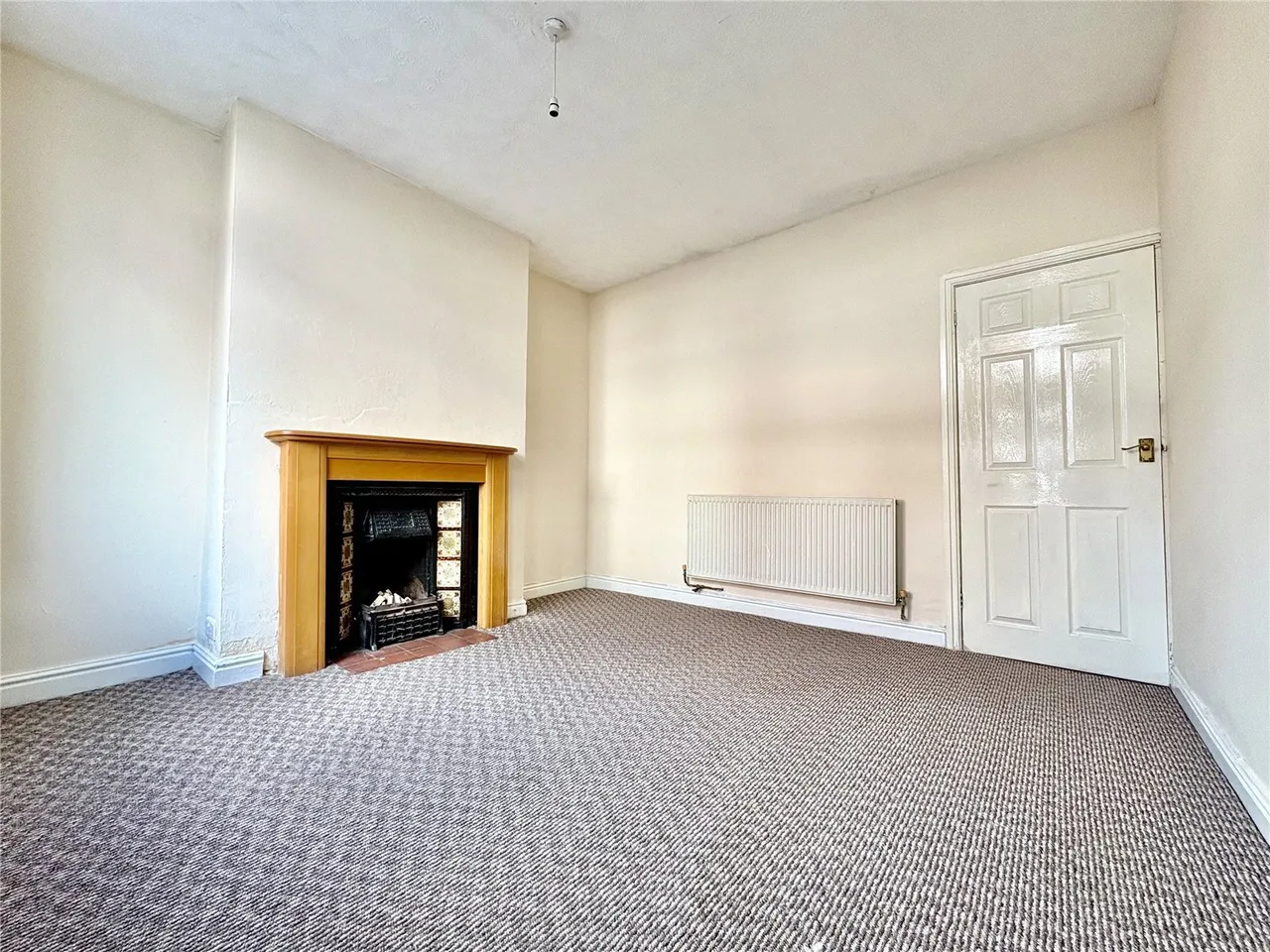 Regent Street, NUNEATON, Warwickshire, CV11, photo 3