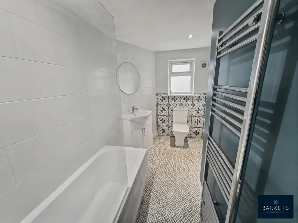 Bradford Road Birkenshaw, Bradford BD11 2AE, photo 8