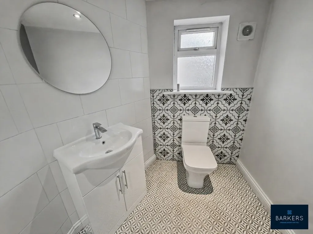 Bradford Road Birkenshaw, Bradford BD11 2AE, photo 9