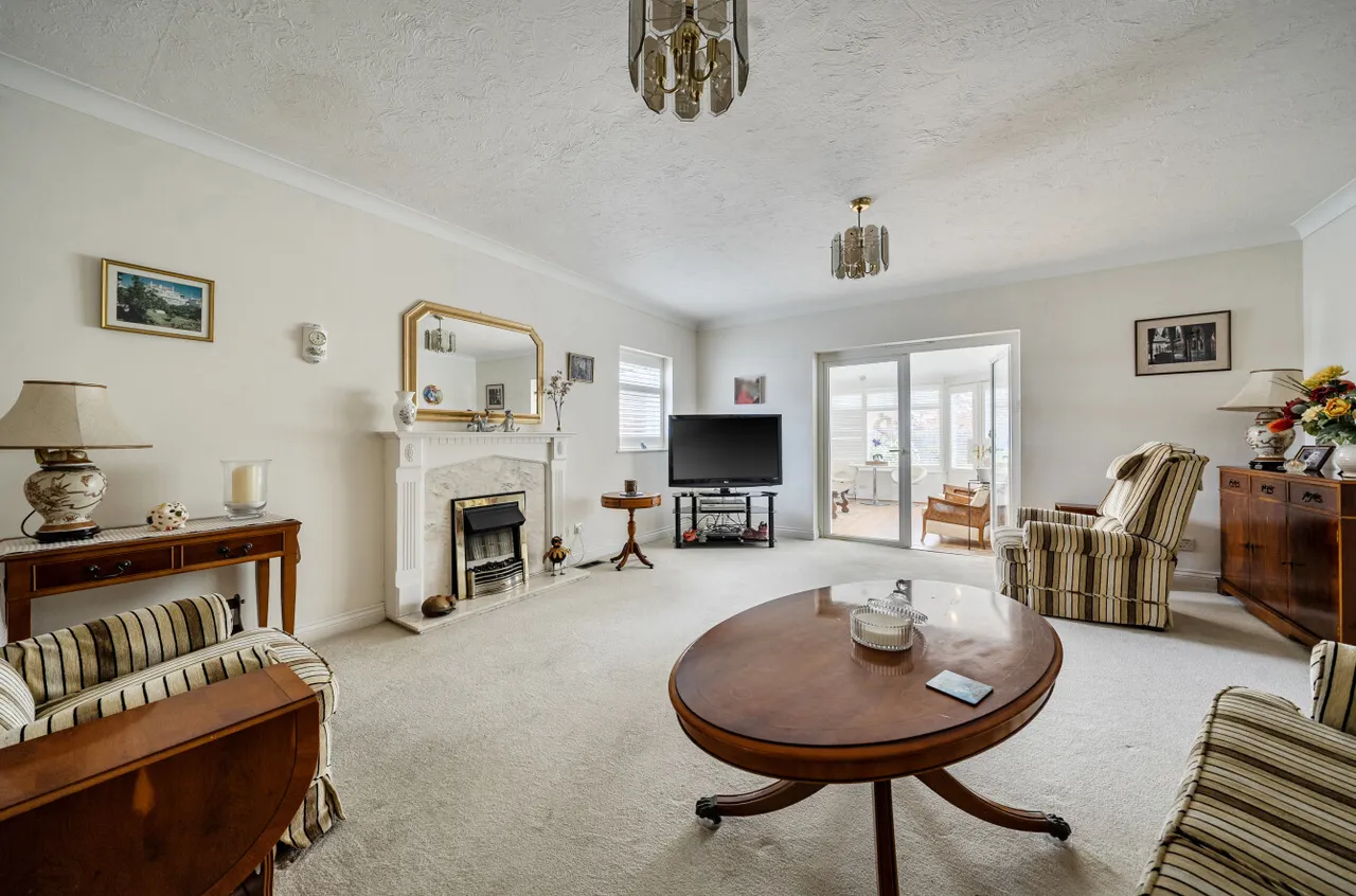 Reading Road South, Church Crookham, Fleet, Hampshire, GU52 6AB, photo 4