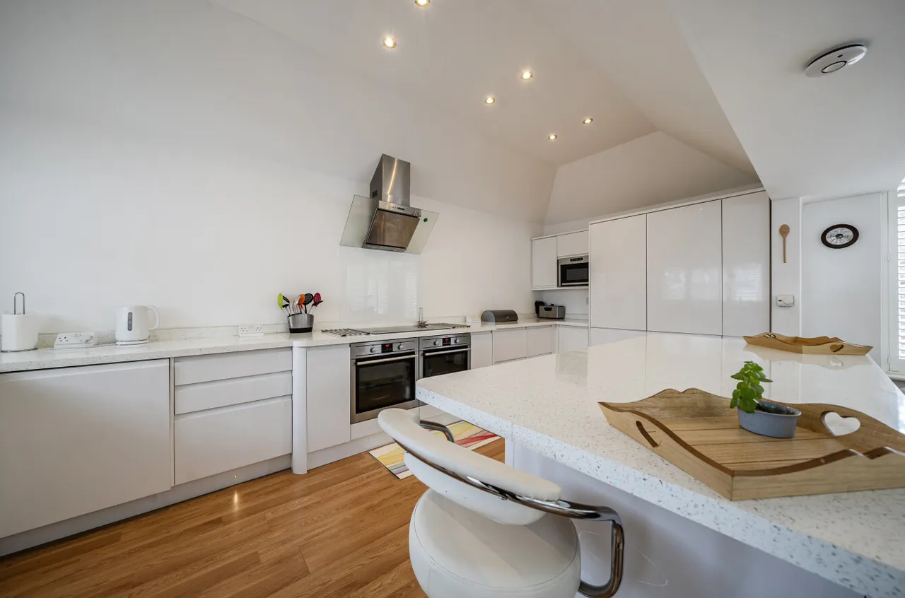 Reading Road South, Church Crookham, Fleet, Hampshire, GU52 6AB, photo 5