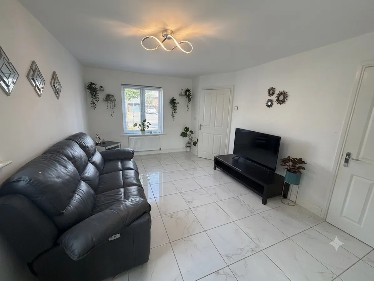 Keighley Close, MK10 9WP, photo 2