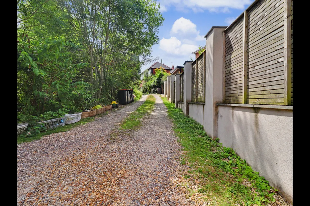 Fields Park Road, Newport, NP20, photo 18