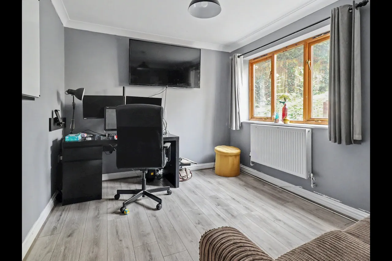 Fields Park Road, Newport, NP20, photo 8