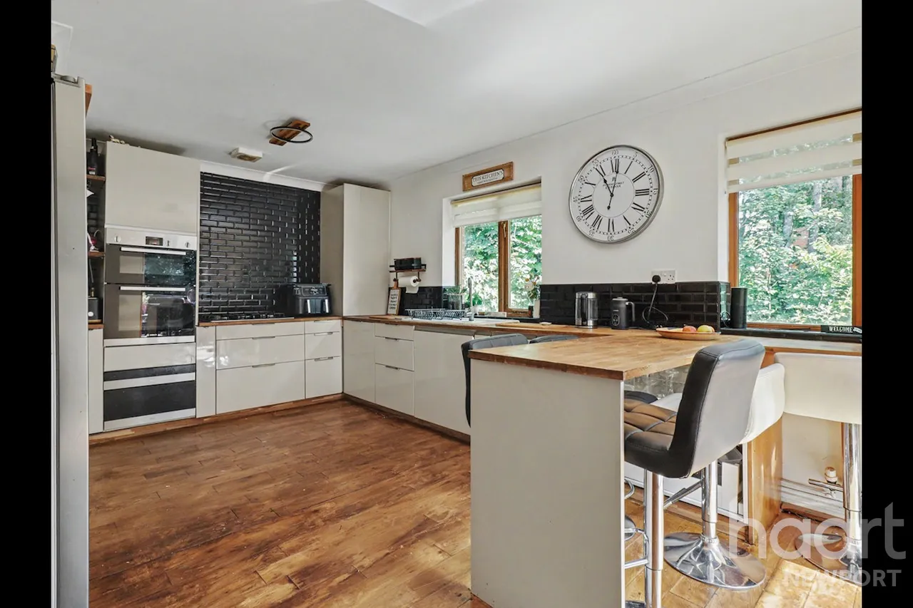 Fields Park Road, Newport, NP20, photo 3