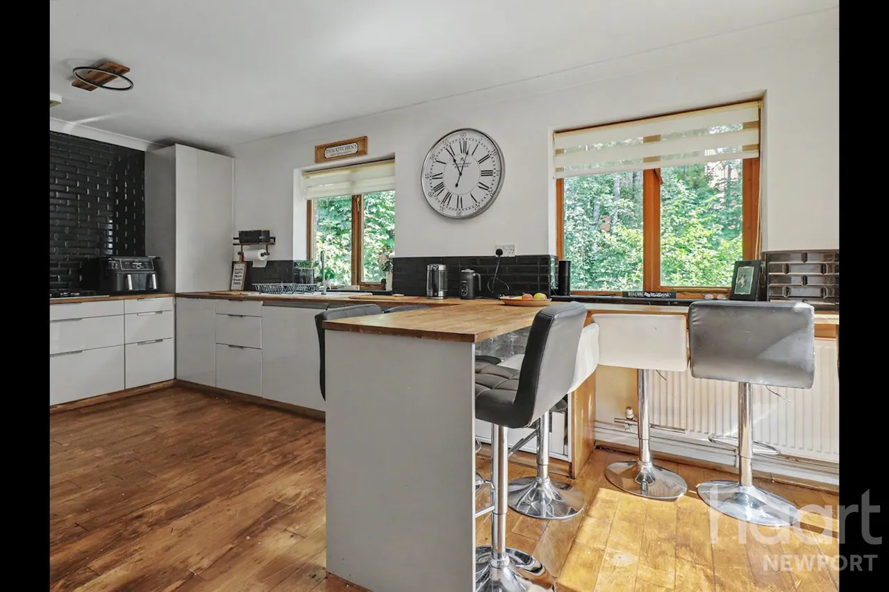 Fields Park Road, Newport, NP20, photo 4