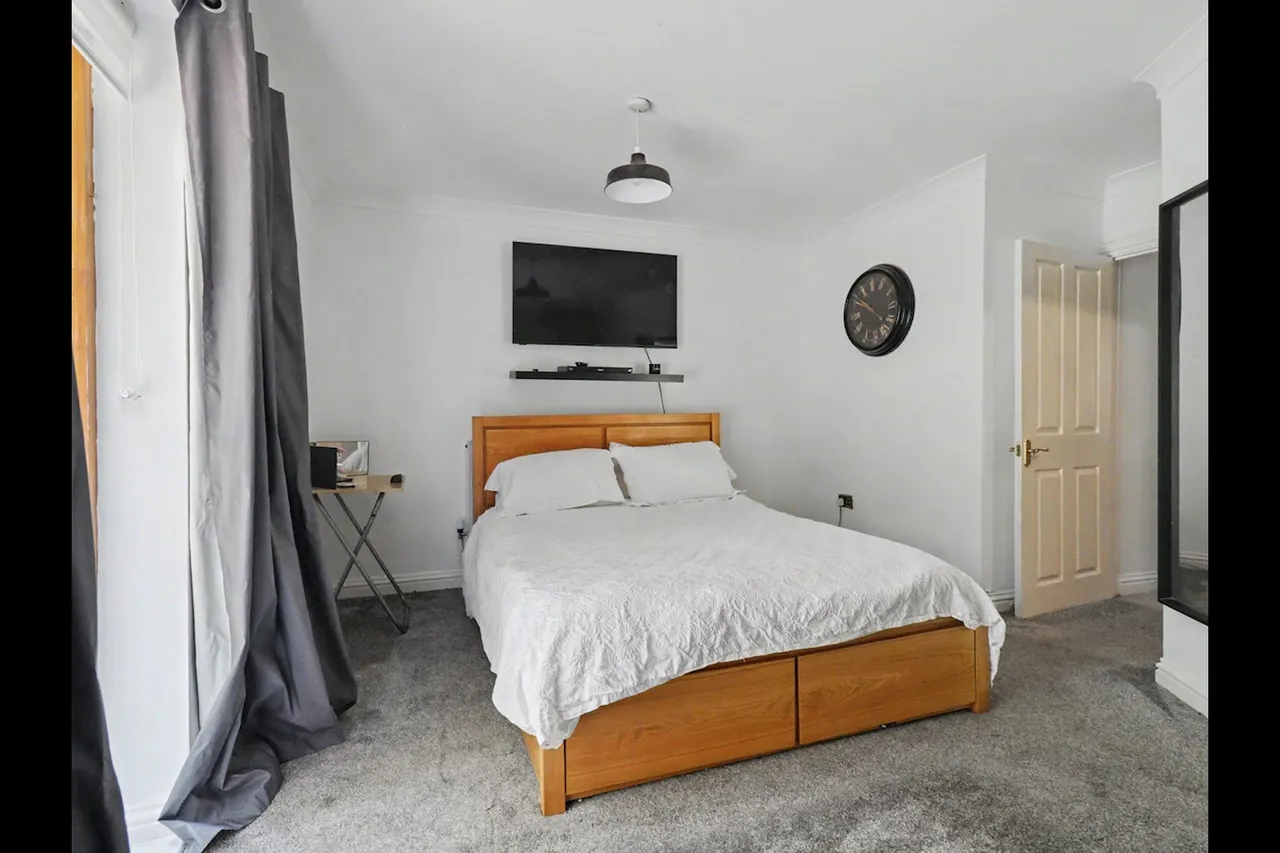 Fields Park Road, Newport, NP20, photo 13