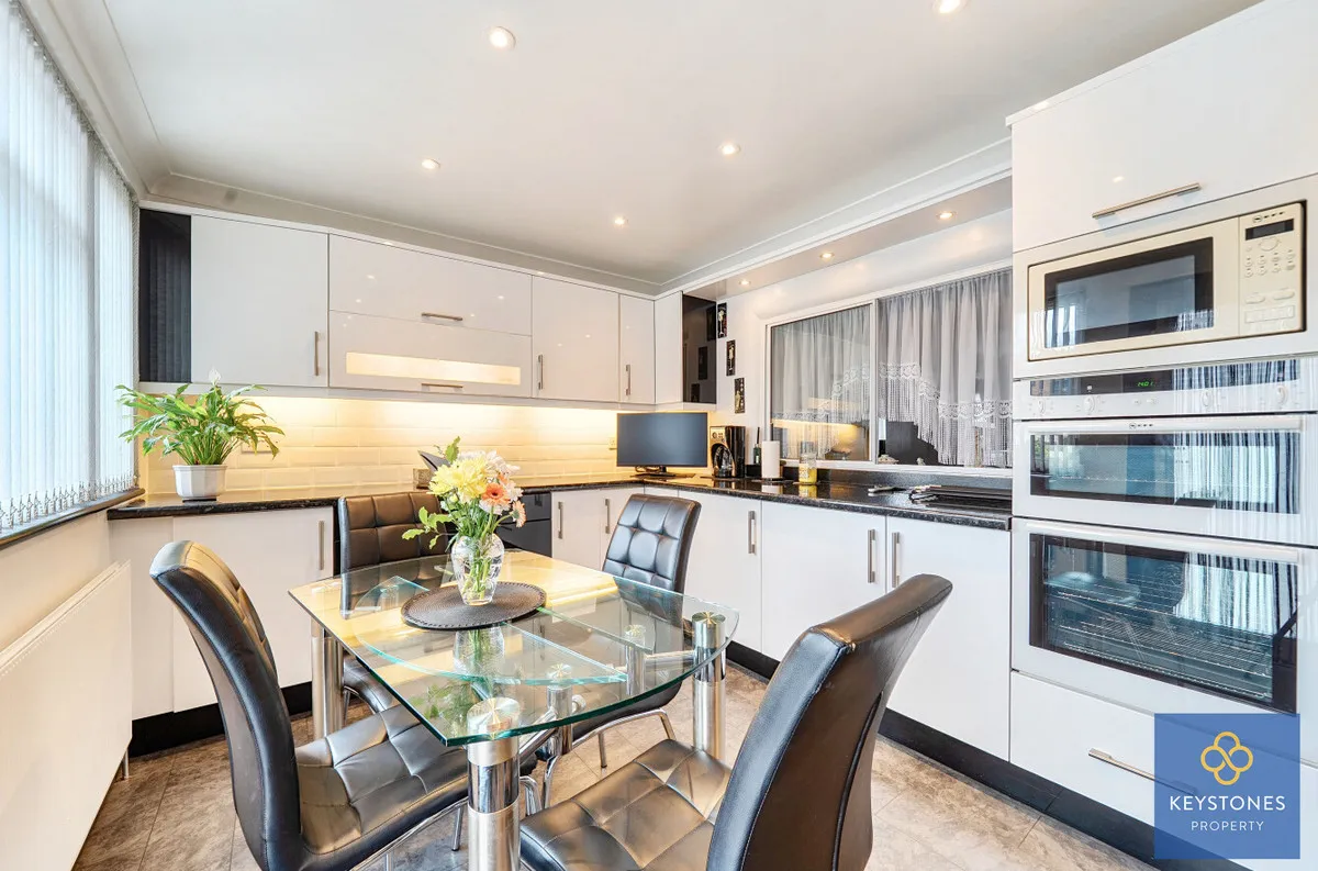 Carter Drive, Romford, RM5 2UT, photo 3
