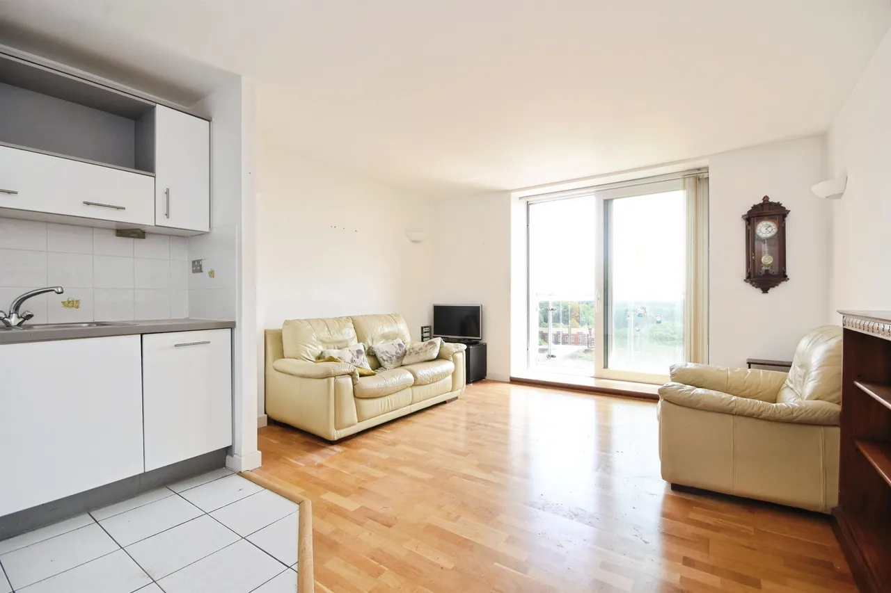 2 bed flat for sale — New Road, BRENTWOOD