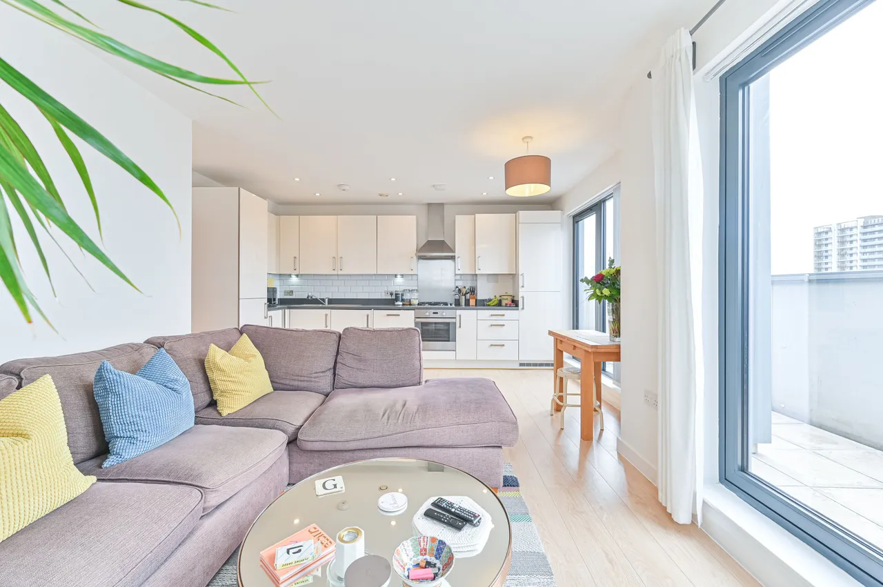 Flat 8, 243 Brixton Road, London, photo 2