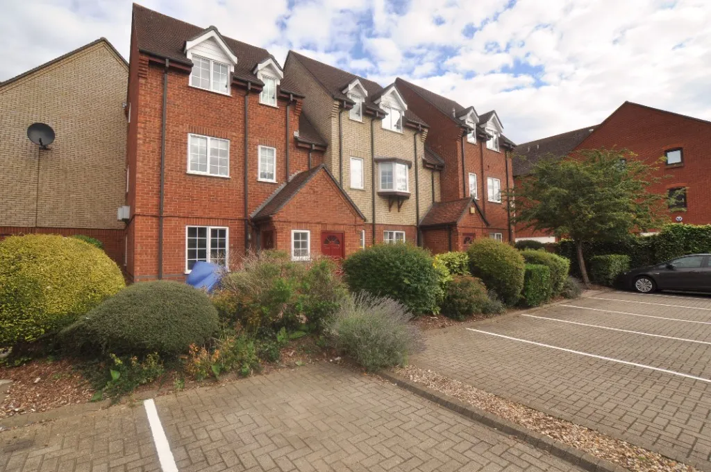 2 bed flat for sale — St Francis Court, Shefford