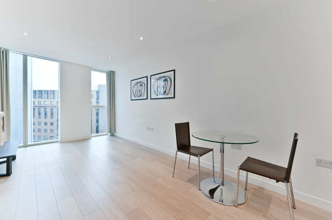 1 bed flat to rent — Flat 143, Tennyson Apartments, 1 Saffron Central Square, Croydon