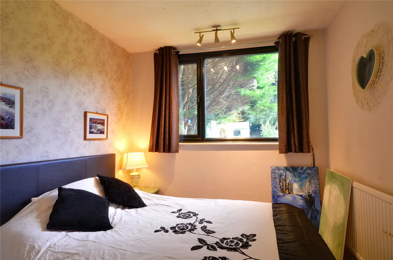 London Road, East Grinstead, RH19, photo 10