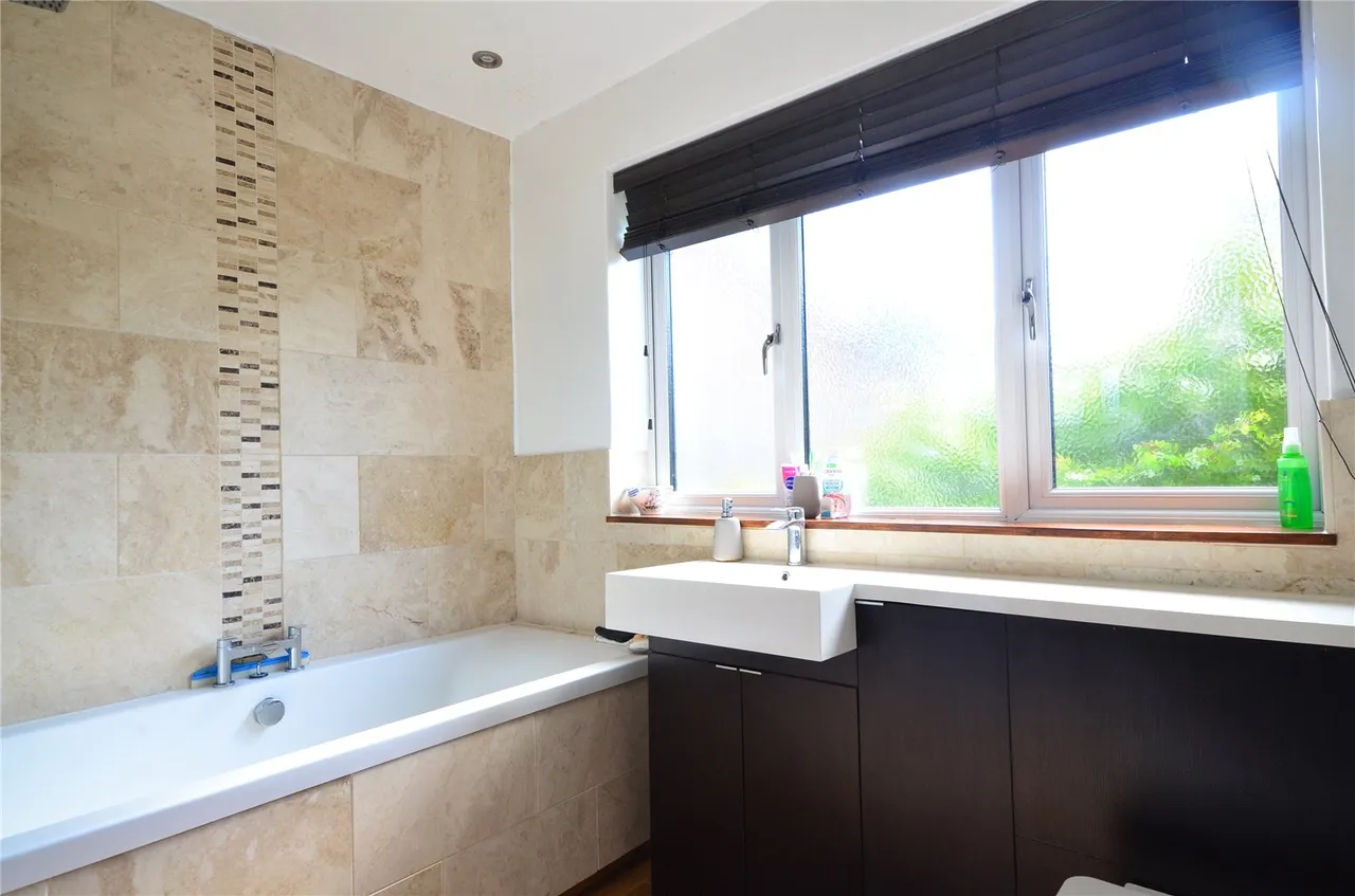 London Road, East Grinstead, RH19, photo 8