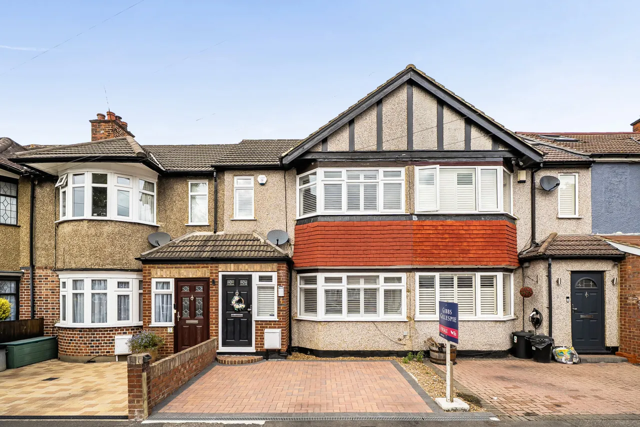 3 bed house for sale, Beverley Road, Ruislip Manor, HA4