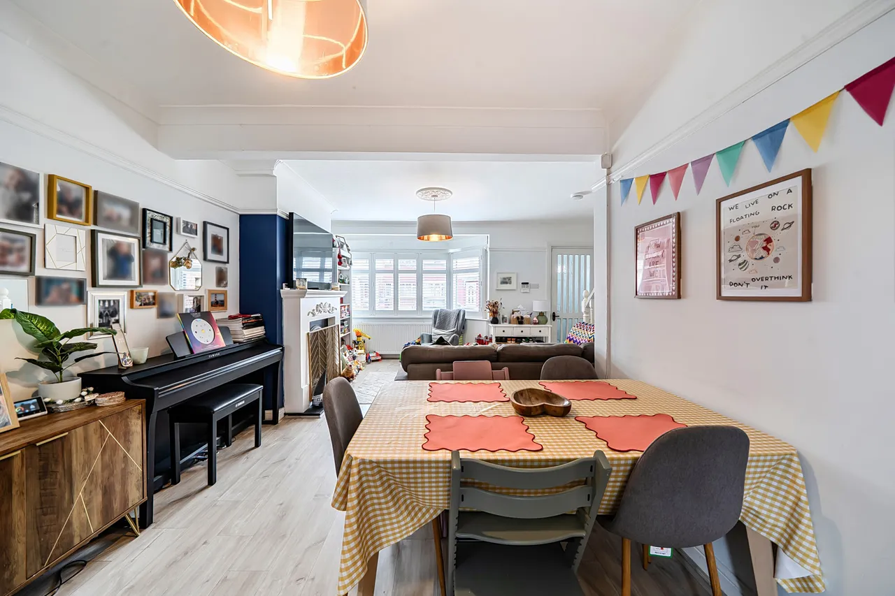 Beverley Road, Ruislip Manor, HA4, photo 18