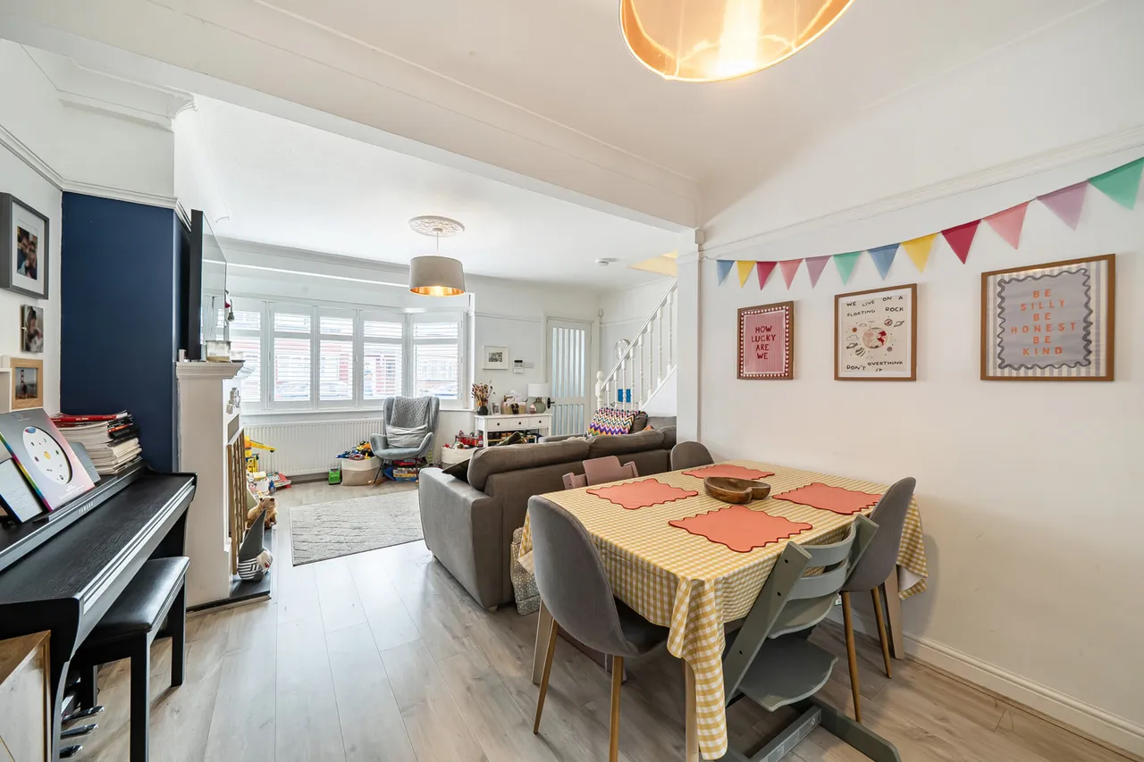 Beverley Road, Ruislip Manor, HA4, photo 2