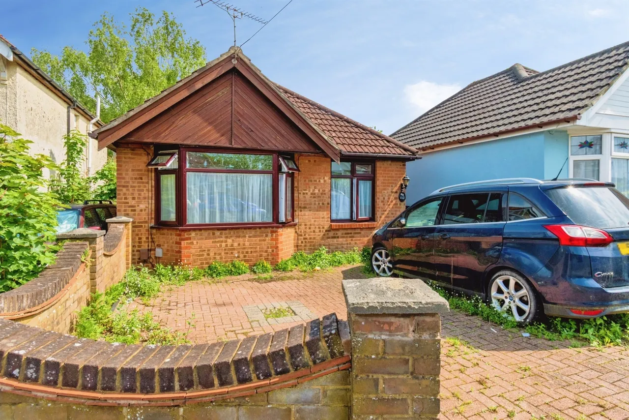 2 bed house for sale — Bath Road, Southampton