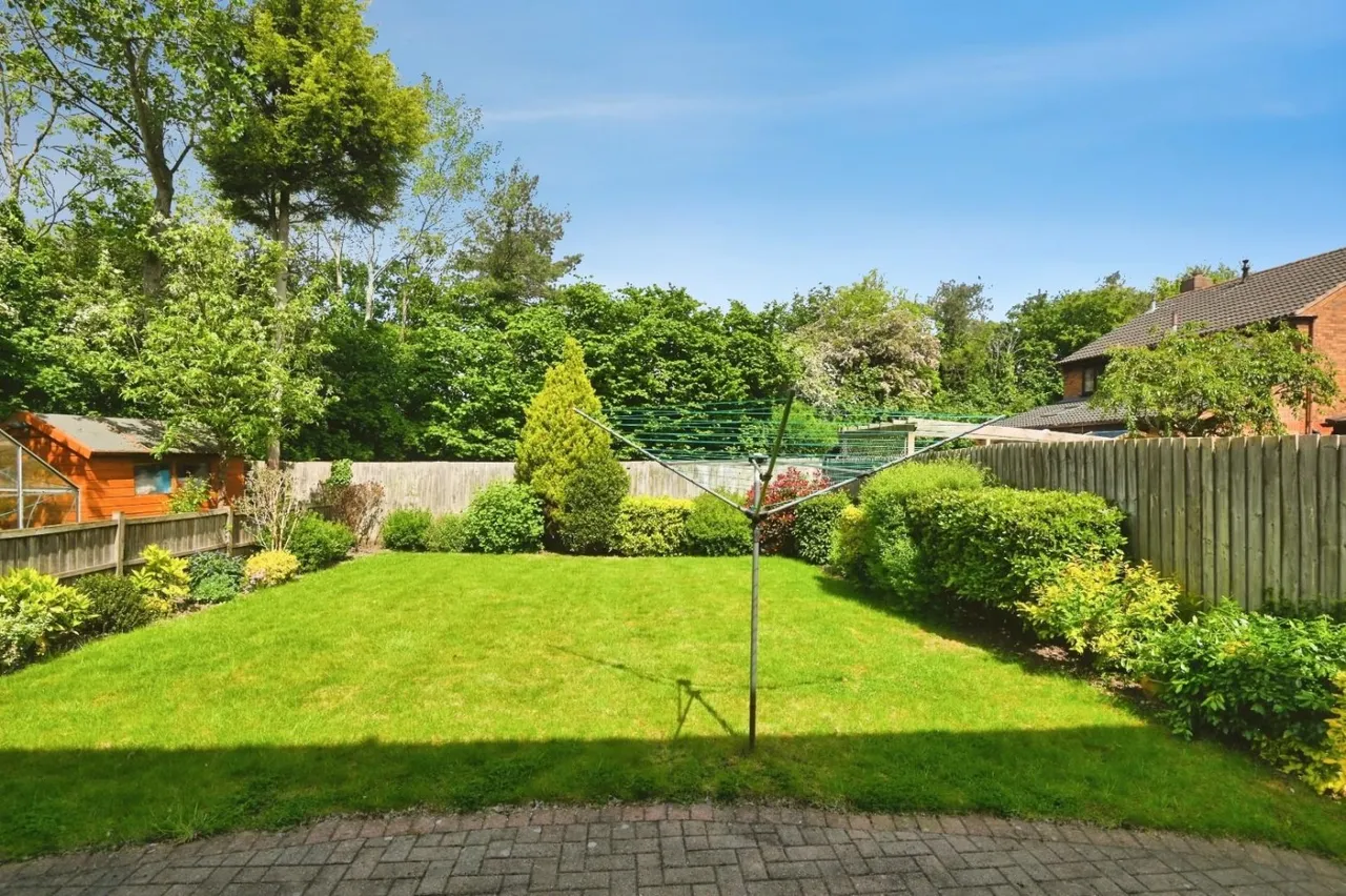 Lindisfarne, Tamworth, B77, photo 18