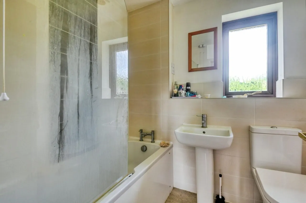 Lindisfarne, Tamworth, B77, photo 15
