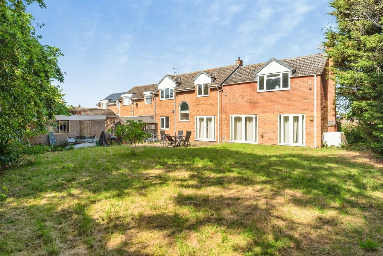 3 bed house for sale — Welland Close, Newark