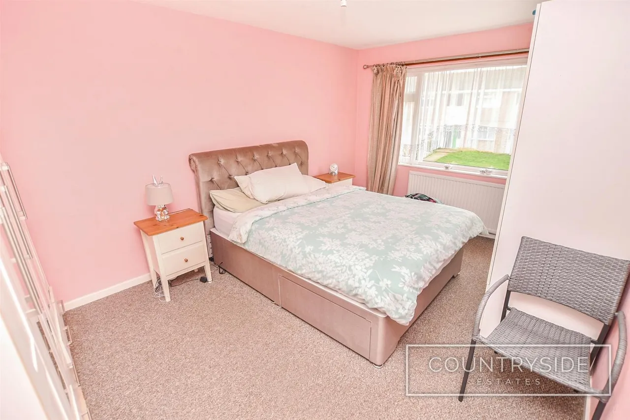 Kingsmere, Thundersley, photo 9