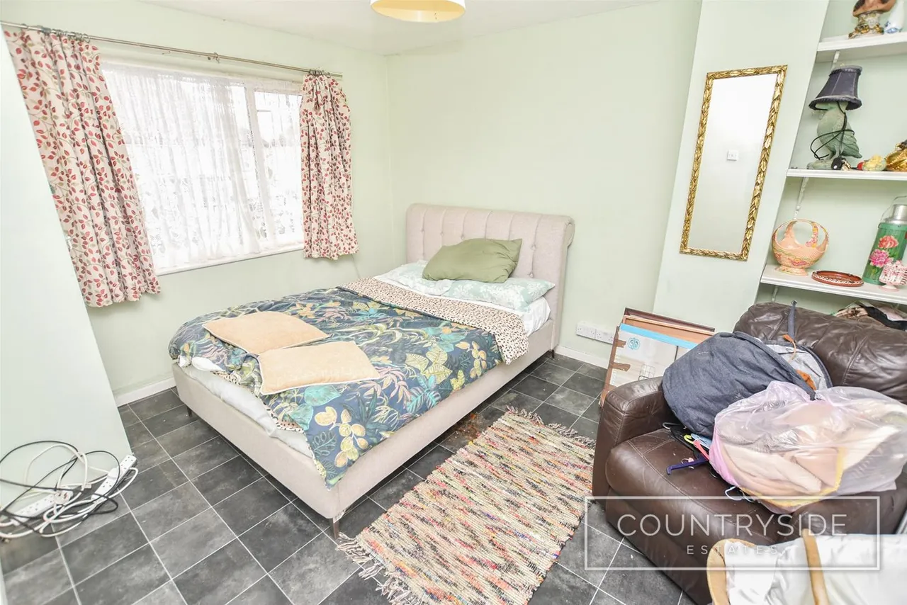 Kingsmere, Thundersley, photo 11