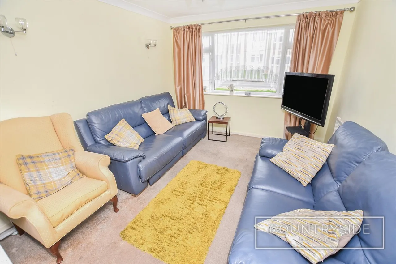 Kingsmere, Thundersley, photo 7