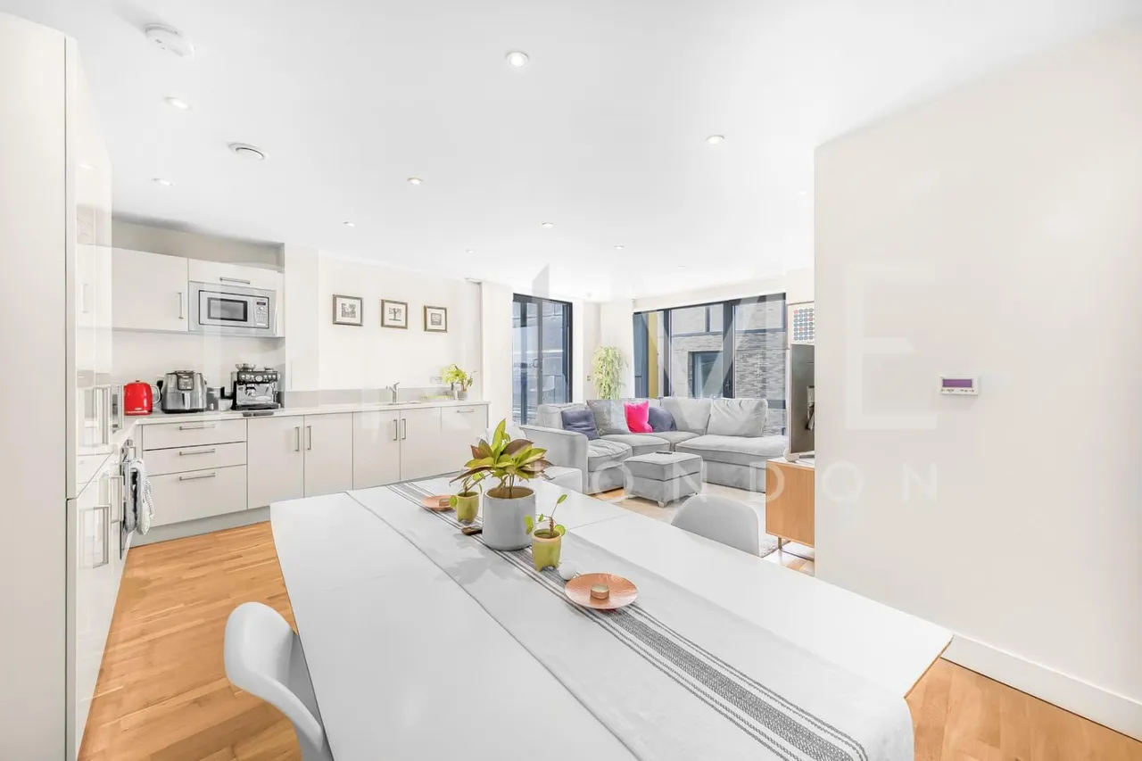 3 bed flat for sale, Maltby Street, Tower Bridge, SE1