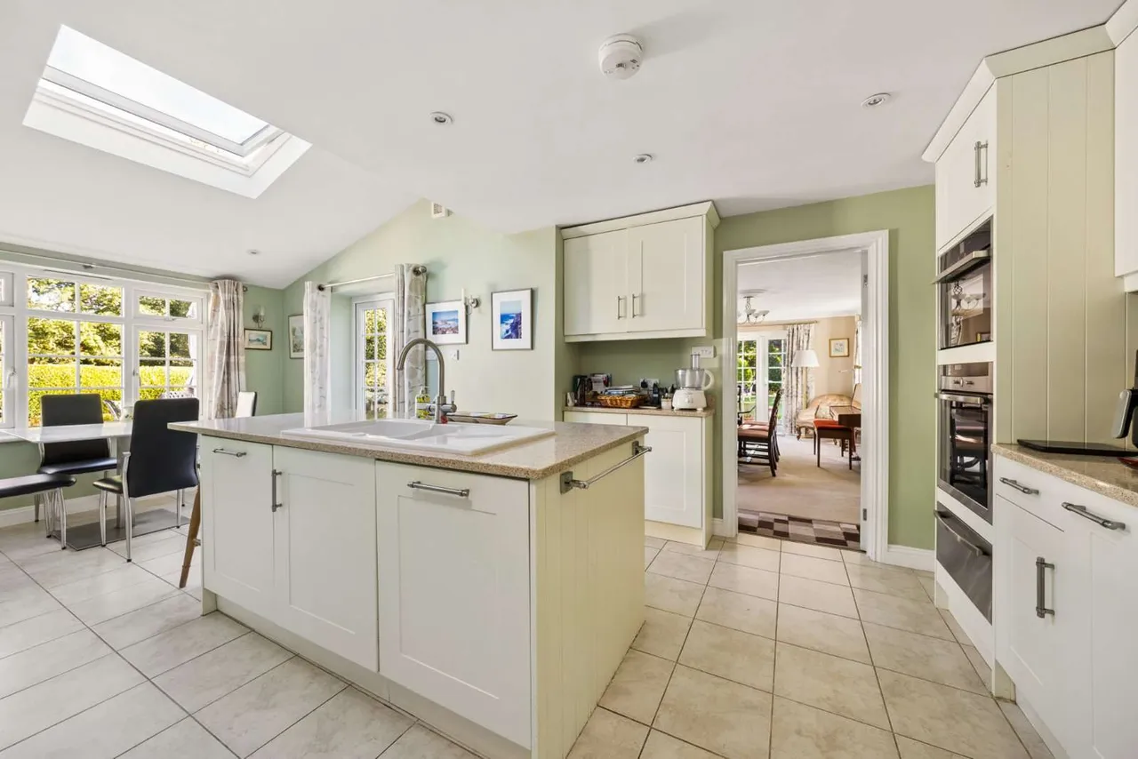 Ford Road, West End, GU24, photo 2