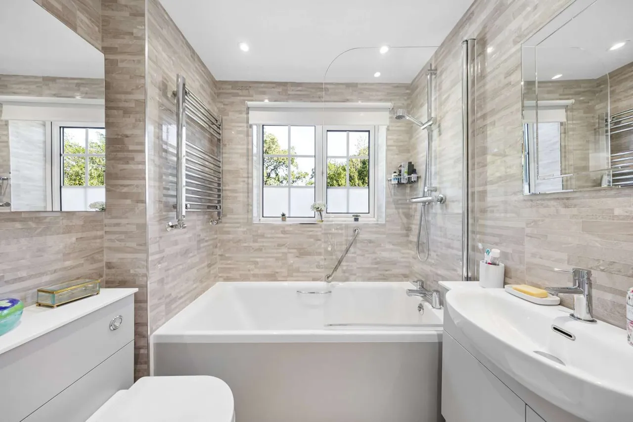 Ford Road, West End, GU24, photo 11