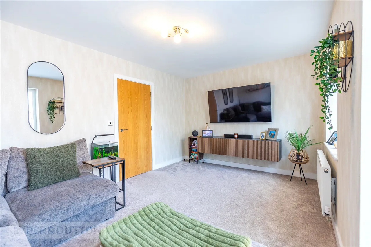 Co-Operation Street, Rawtenstall, BB4, photo 7
