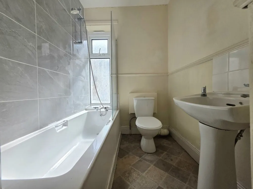 Bromley Street, Batley WF17 6LD, photo 3
