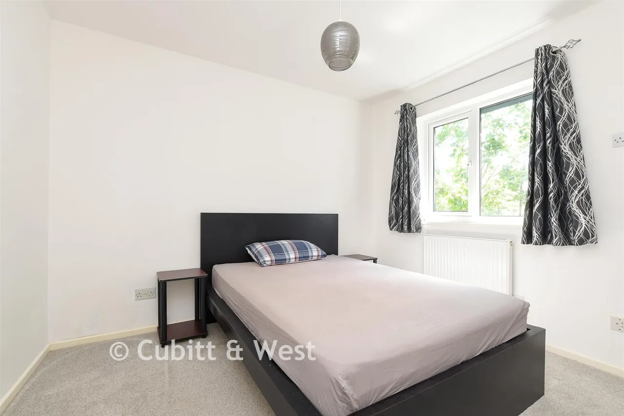 Fieldview, Langshott, RH6, photo 6