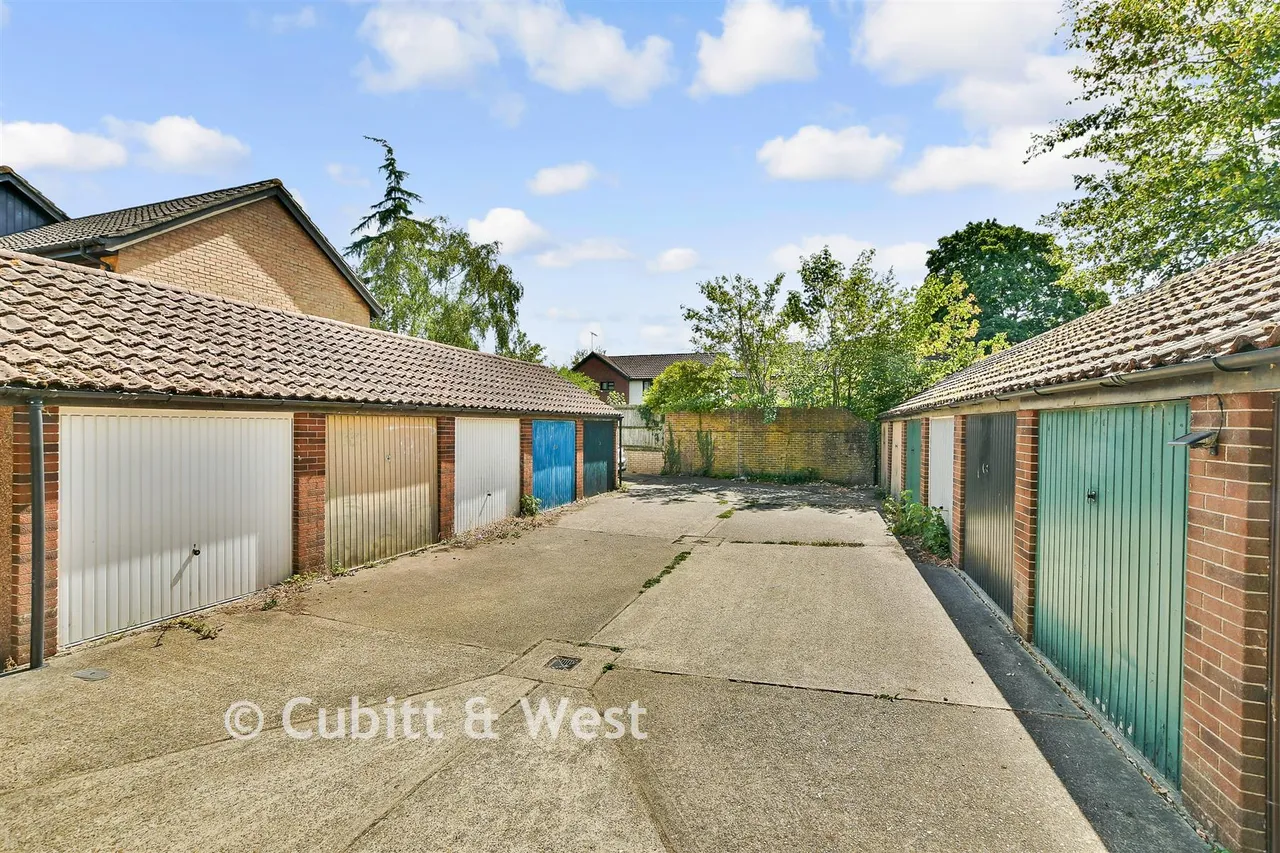 Fieldview, Langshott, RH6, photo 12