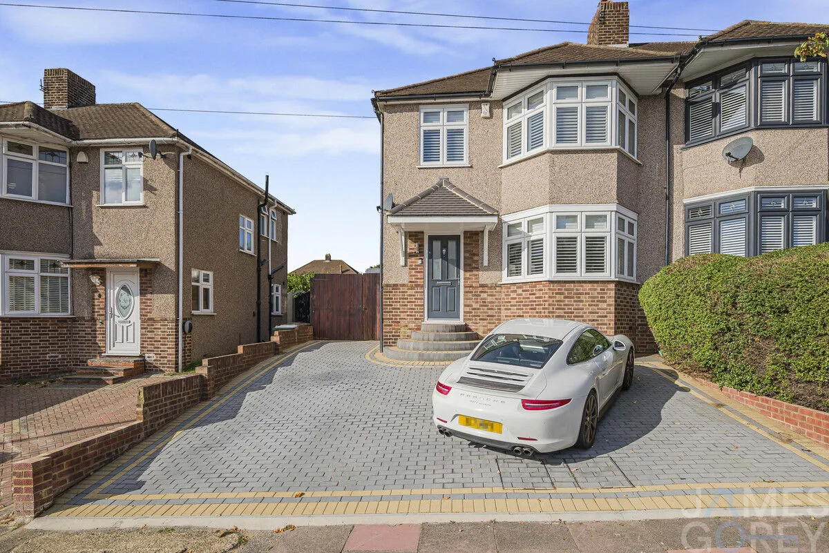 3 bed property for sale, Kimberley Drive, Sidcup, DA14