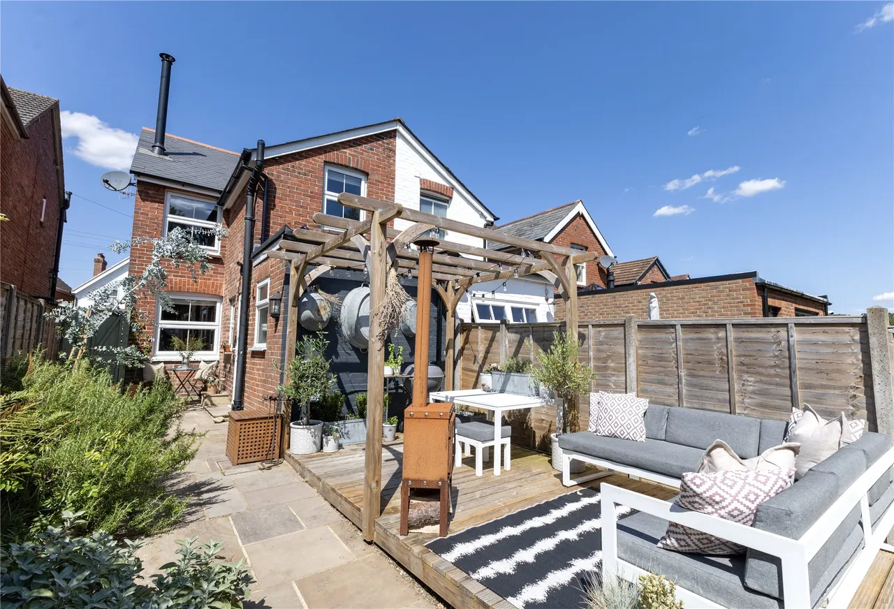 New Road, Haslemere, GU27, photo 2