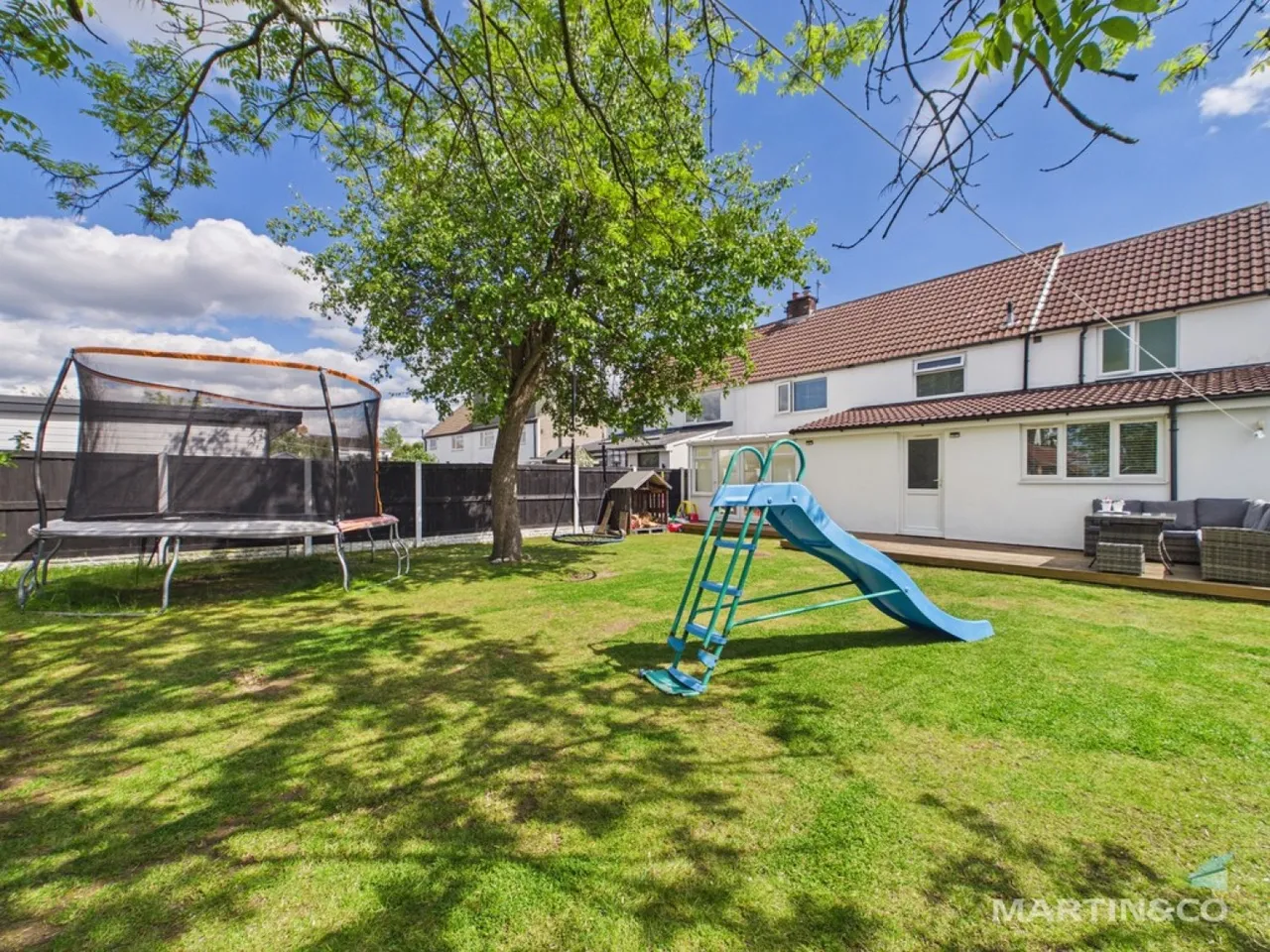 Arborn Drive, Upton, photo 3