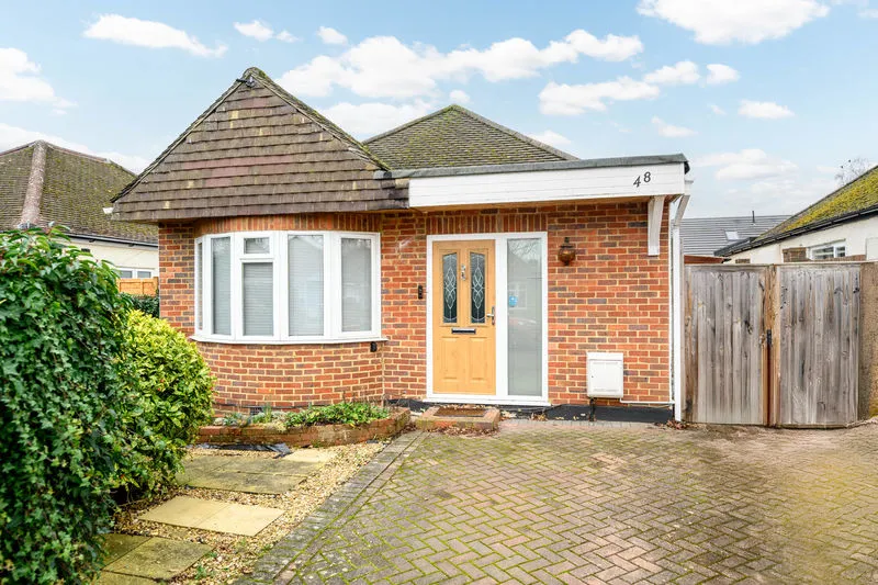 4 bed house to rent — Farleigh Road, New Haw KT15 3HR