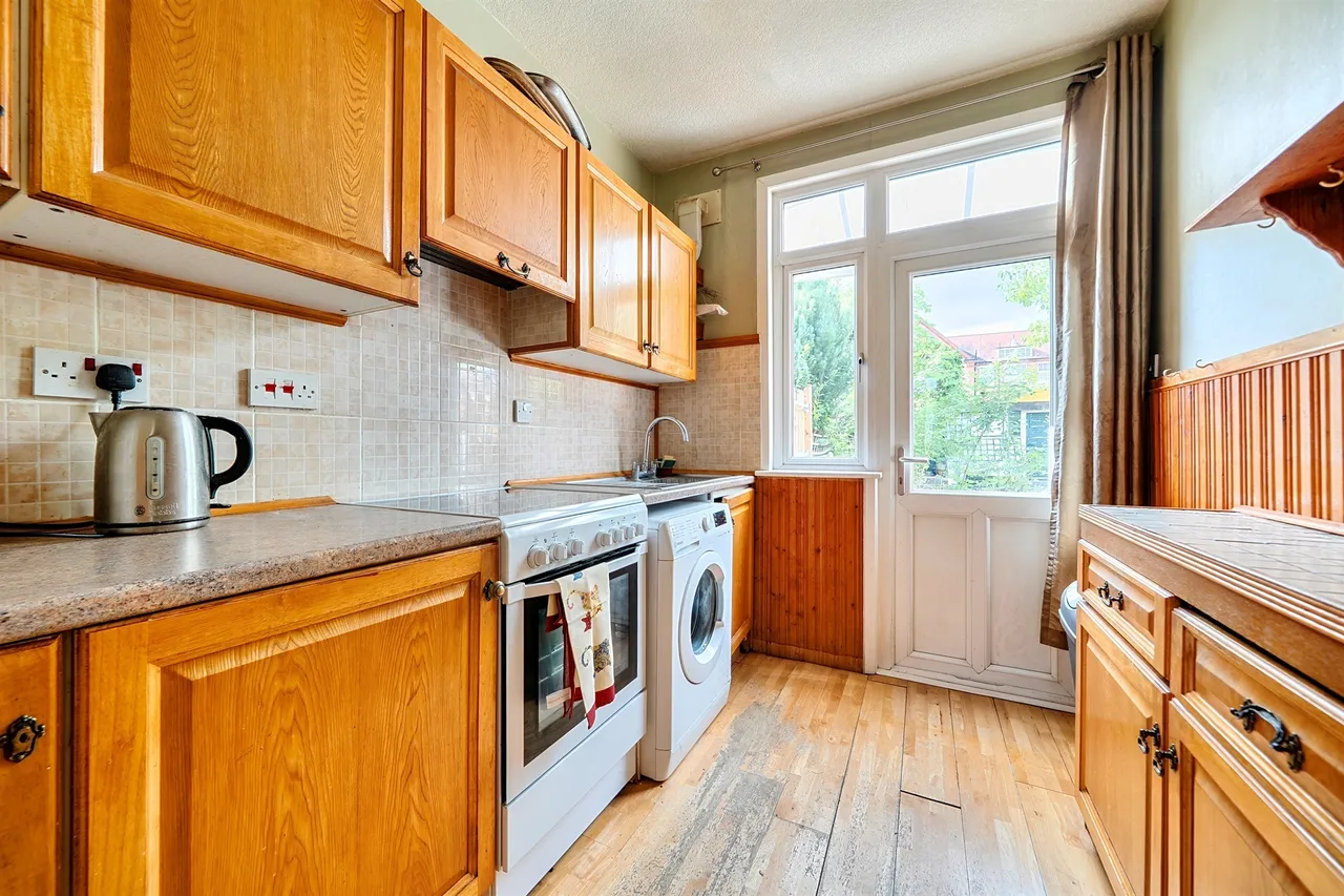 Clydach Road, Enfield, EN1, photo 6