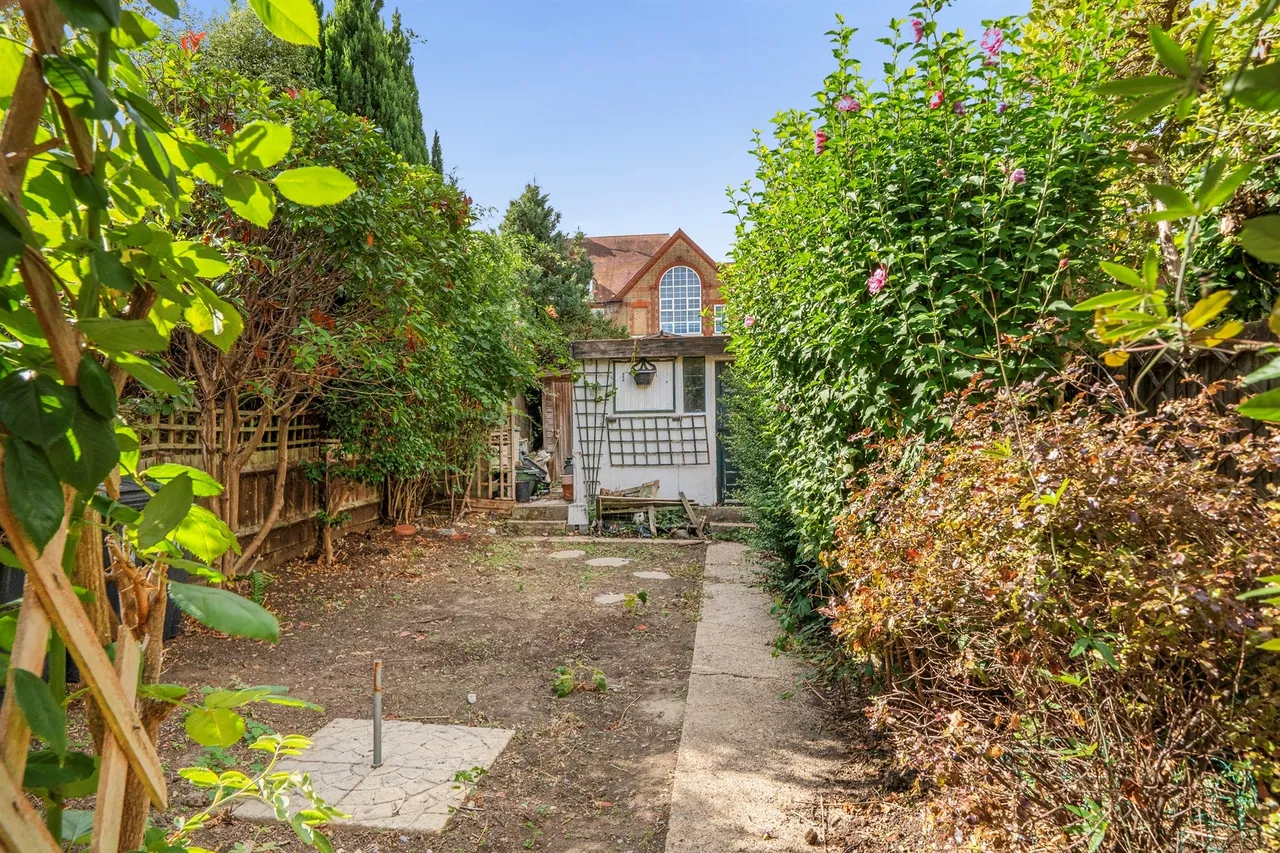 Clydach Road, Enfield, EN1, photo 13