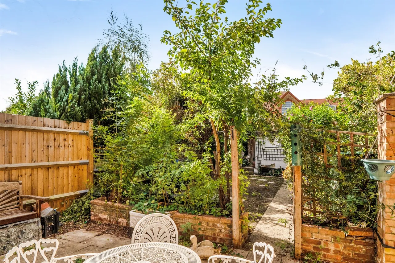 Clydach Road, Enfield, EN1, photo 2