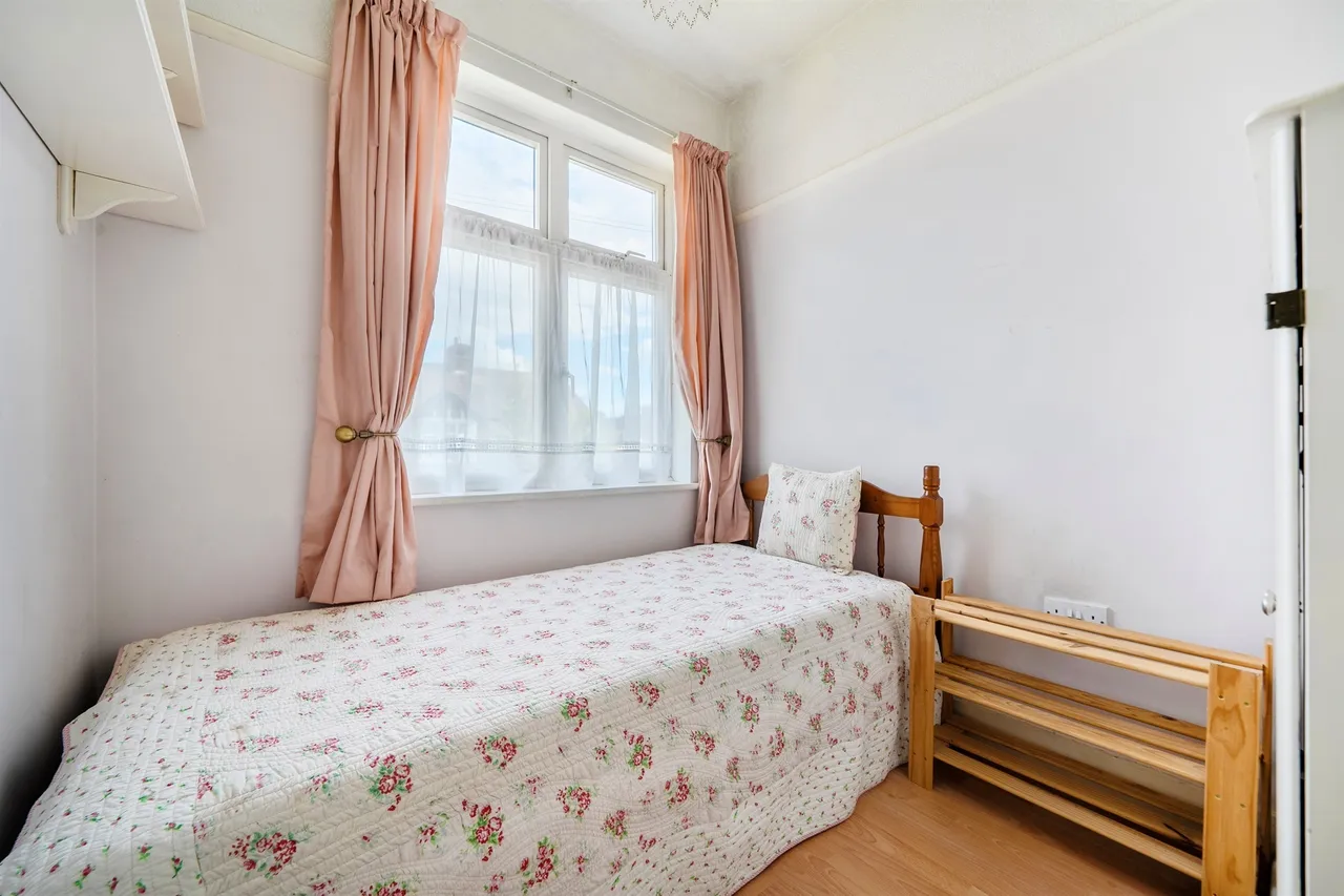 Clydach Road, Enfield, EN1, photo 11